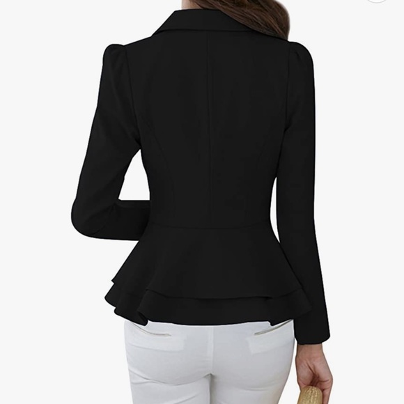 ⭐️Long Sleeve Ruffle Hem One Button Blazer⭐️ - Picture 2 of 10